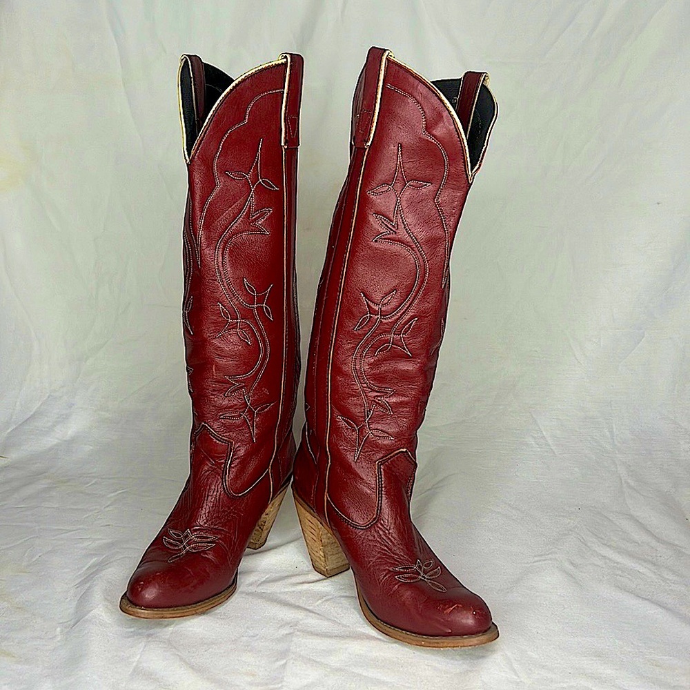 1980’s vintage Capezio women’s  Red cowboy boots 6.5